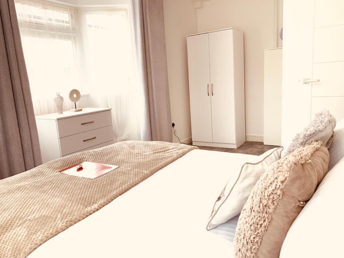 Elthorne Luxury Apartments - Uxbridge Eksteriør billede
